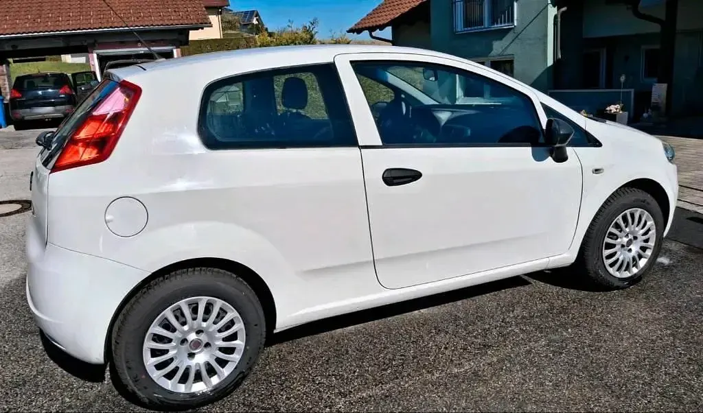 Gebraucht Fiat Punto 65 PS (47 kW) 2010 Weiß Kleinwagen