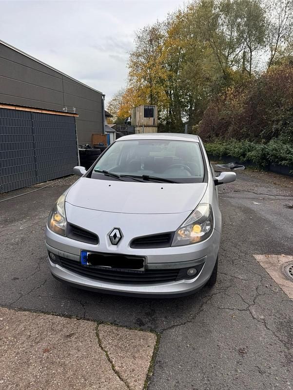 Silber Gebraucht 2009 Renault Clio II Dynamique Kleinwagen | 2.200 € (Fairer Preis) - Bild 1/4
