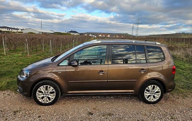 Gebraucht VW Touran 105 PS (77 kW) 2014 Braun Van / Kleinbus