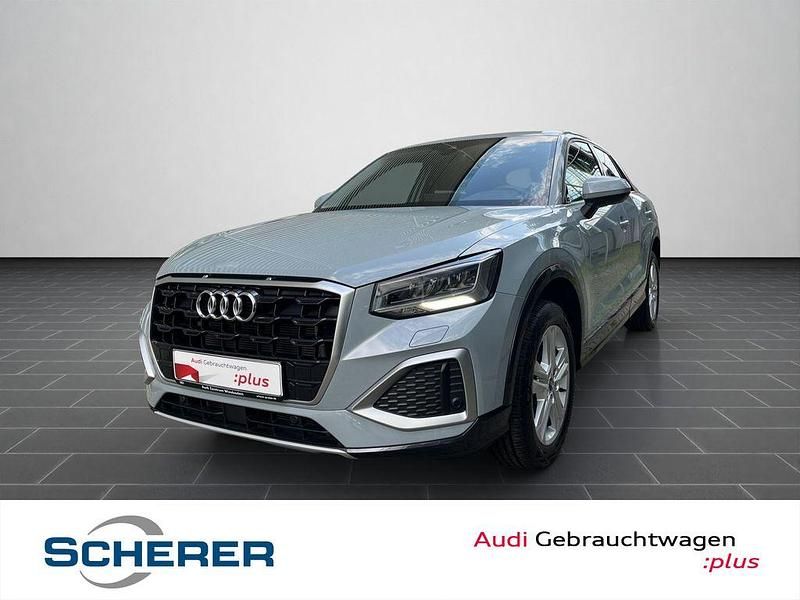 Pfeilgrau perleffekt (metallic) Gebraucht 2024 Audi Q2 Advanced Plus SUV | 28.880 € (Fairer Preis) - Bild 1/4
