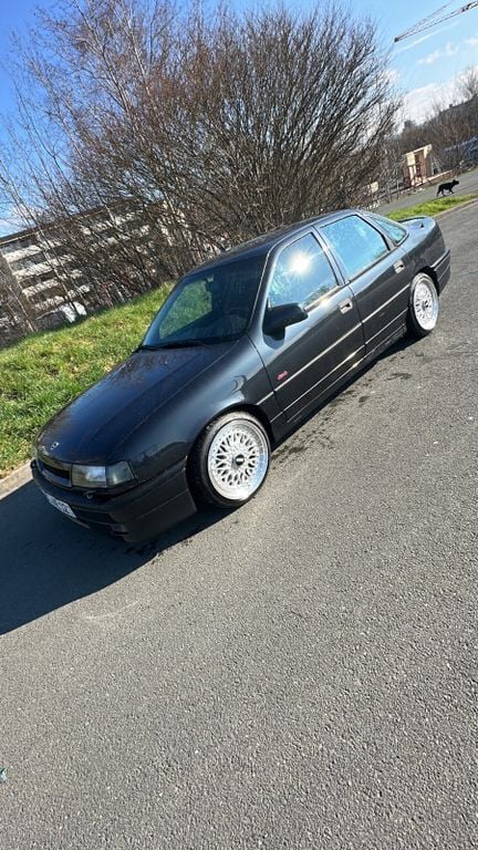 Schwarz Gebraucht 1991 Opel Vectra Limousine | 14.900 € - Bild 1/4