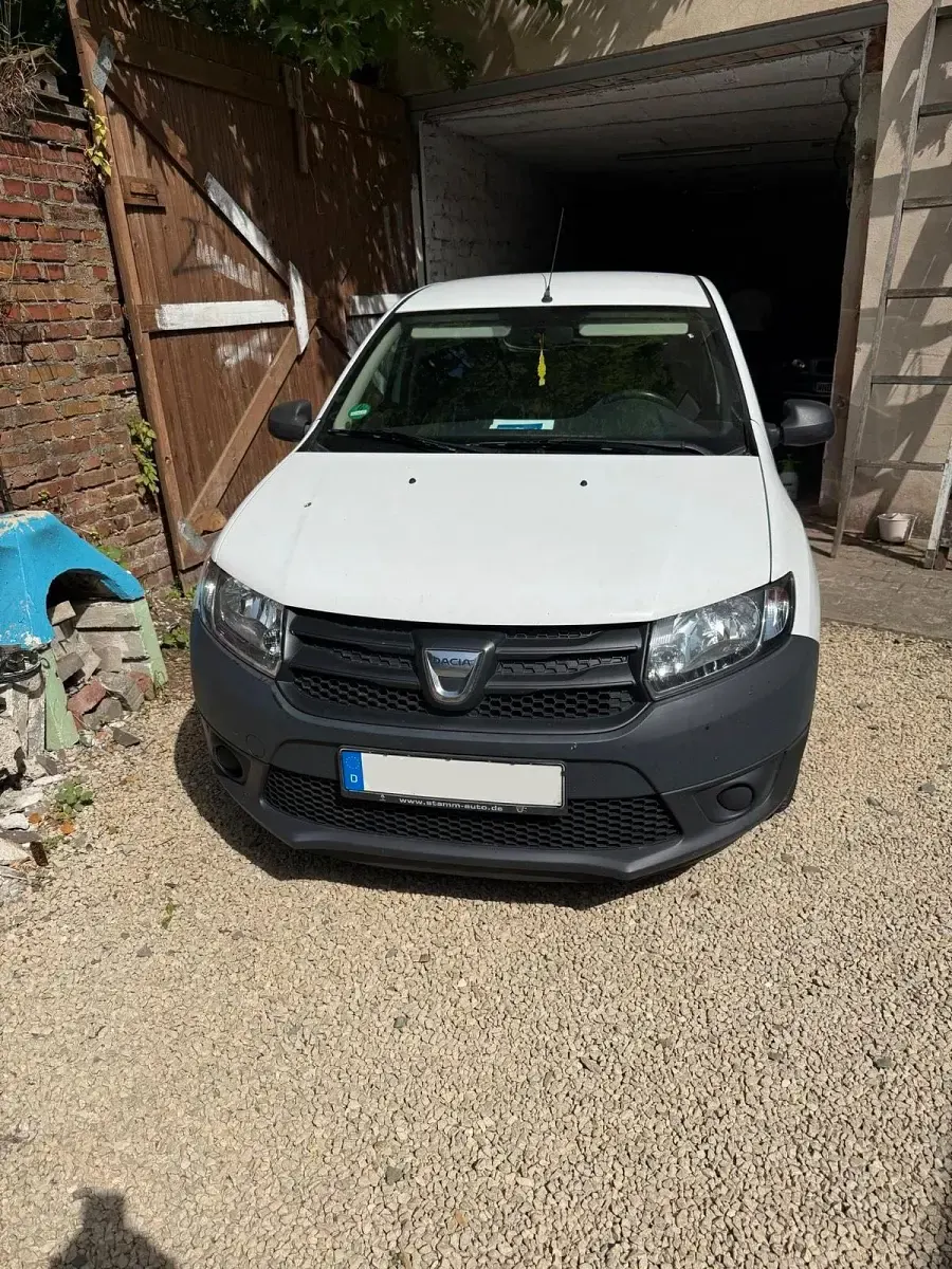 Używany Dacia Sandero 75 KM (55 kW) 2013 Biały Hatchback
