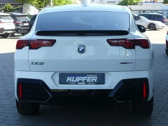 Gebraucht BMW iX2 Performance 230 kW (313 PS) 2025 Weiß SUV
