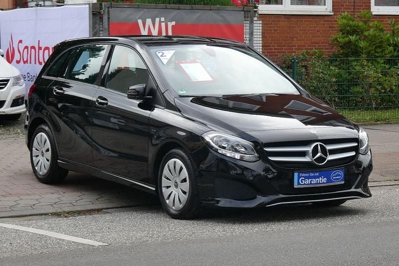 Schwarz Gebraucht 2019 Mercedes B200 Van / Kleinbus | 17.850 € (Guter Preis) - Bild 1/4