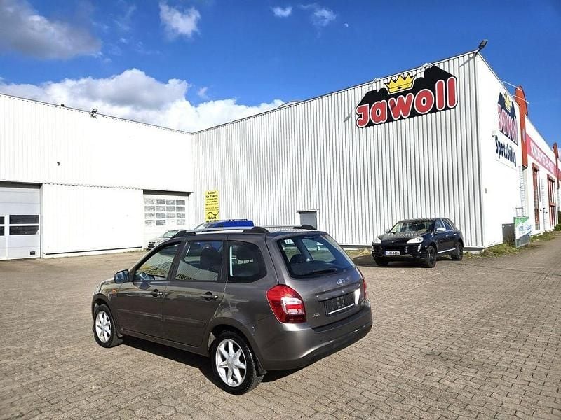 Gebraucht Lada Kalina 98 PS (72 kW) 2016 Braun Limousine