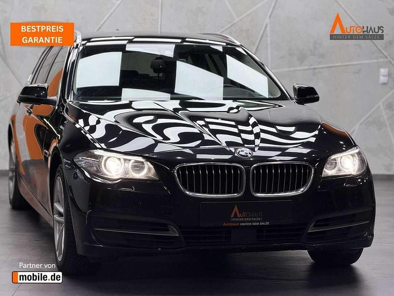 Black sapphire metallic Gebraucht 2015 BMW 525 Comfort Edition Kombi | 9.950 € (Teuer) - Bild 1/4