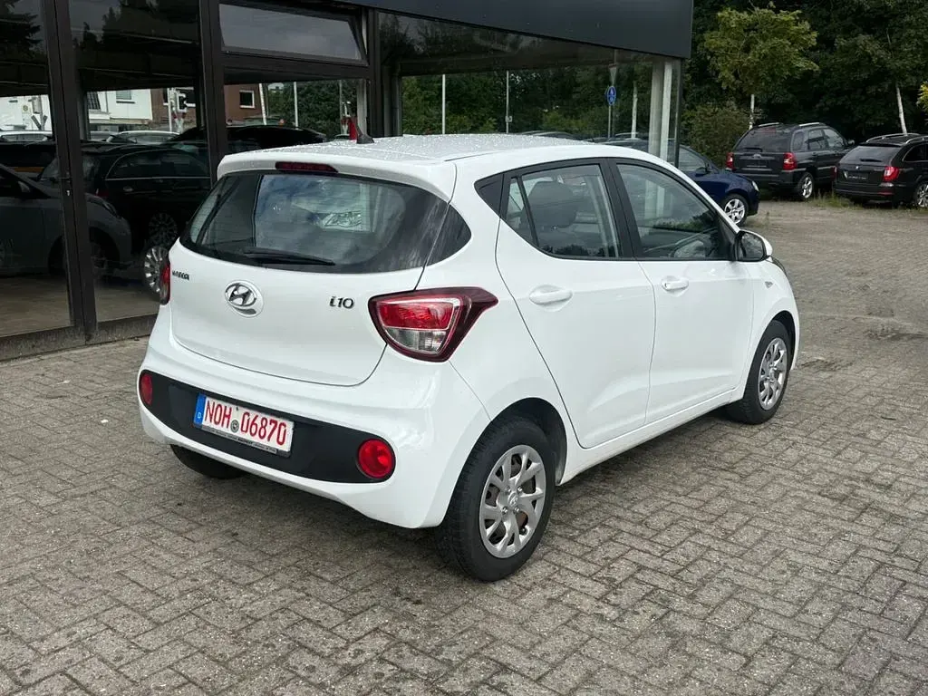 Gebraucht Hyundai i10 67 PS (49 kW) 2019 Weiß Kleinwagen