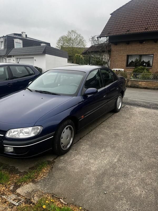 Blau Gebraucht 1999 Opel Omega Limousine | 1.350 € (Guter Preis) - Bild 1/4