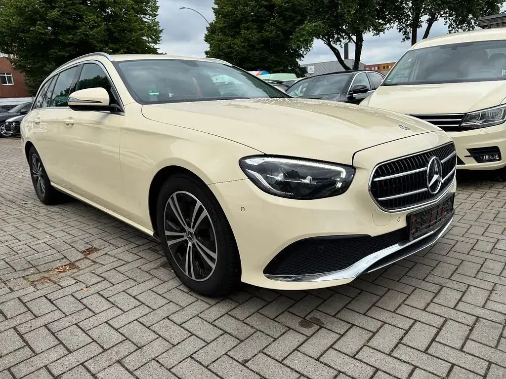 Gebraucht Mercedes E200 160 PS (117 kW) 2023 Beige Kombi