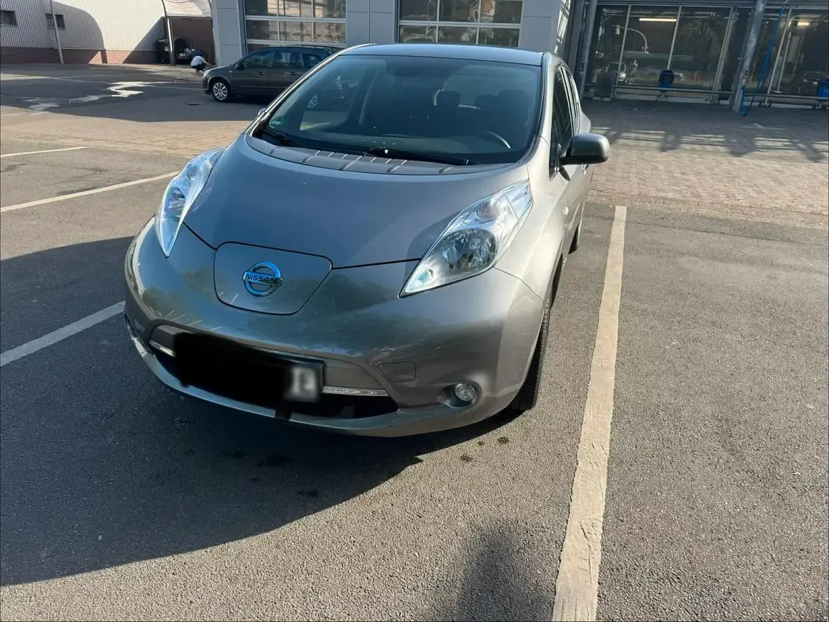 Gebraucht Nissan Leaf 80 kW (109 PS) 2017 Grau Kleinwagen