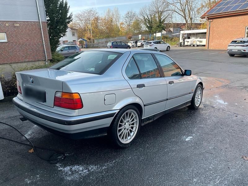 Second-hand BMW 320 150 CP (110 kW) 1996 Argintiu Berlinǎ