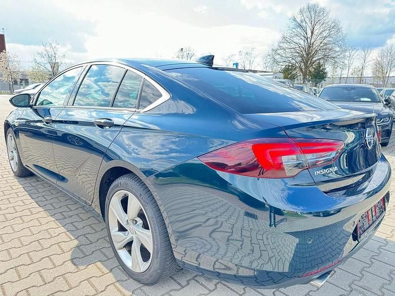 Używany Opel Insignia Dynamic 170 KM (125 kW) 2016 Zielony Sedan/Limuzyna