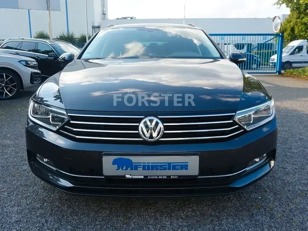 Gebraucht VW Passat Comfortline 150 PS (110 kW) 2018 Grau Kombi