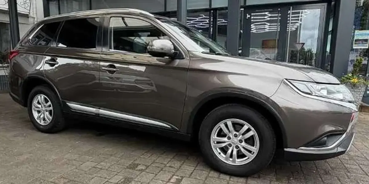 Gebraucht Mitsubishi Outlander Active 150 PS (110 kW) 2020 Granitbraun SUV