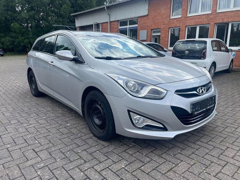 Silber Gebraucht 2012 Hyundai i40 Edition Kombi | 6.750 € (Guter Preis) - Bild 1/4