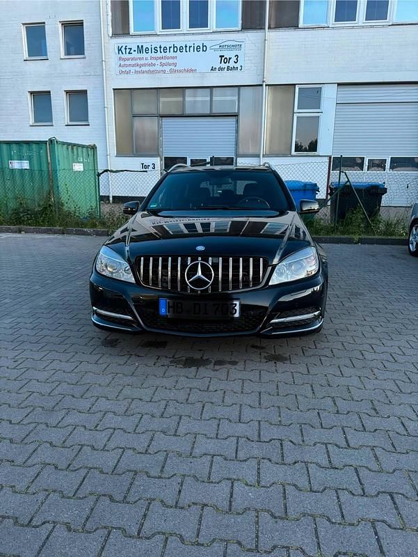 Schwarz Gebraucht 2010 Mercedes C350 Kombi | 6.500 € (Superpreis) - Bild 1/4