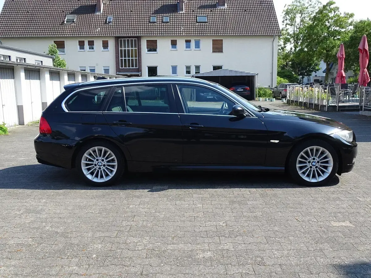 Gebraucht BMW 325 204 PS (150 kW) 2011 Schwarz Kombi