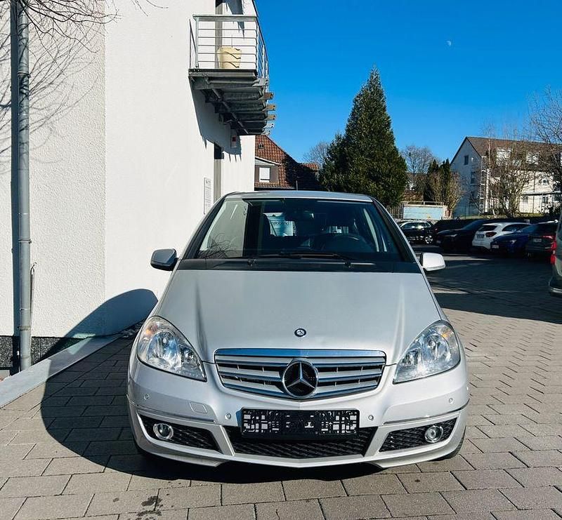 Gebraucht Mercedes A180 116 PS (85 kW) 2010 Silber Limousine