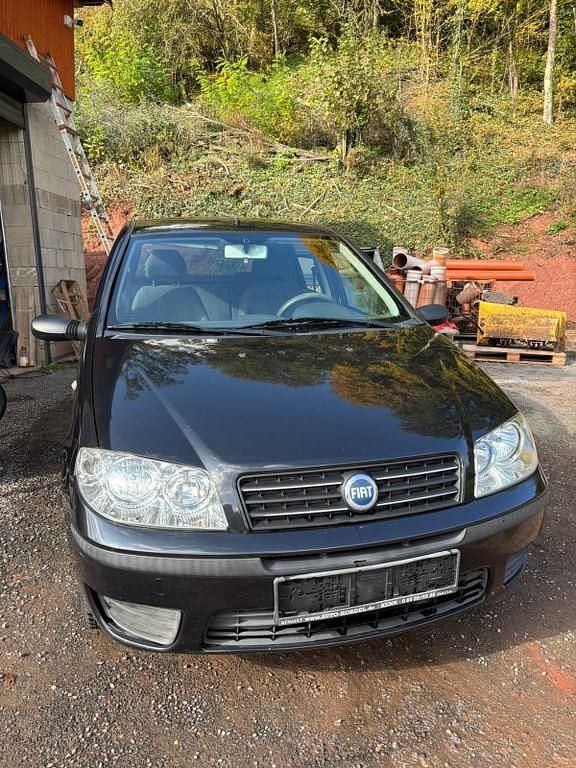 Schwarz Gebraucht 2004 Fiat Punto Limousine | 1.600 € (Fairer Preis) - Bild 1/4