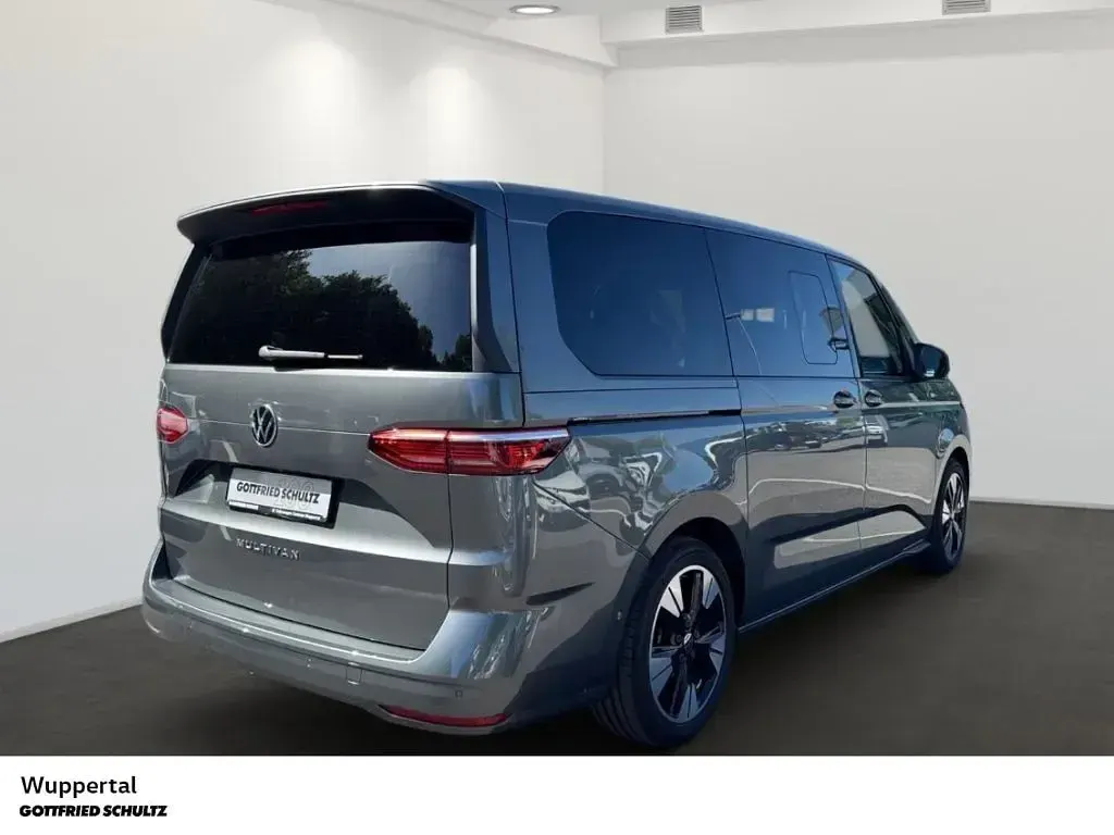 Gebraucht VW Multivan Life 150 PS (110 kW) 2025 Grau Van / Kleinbus