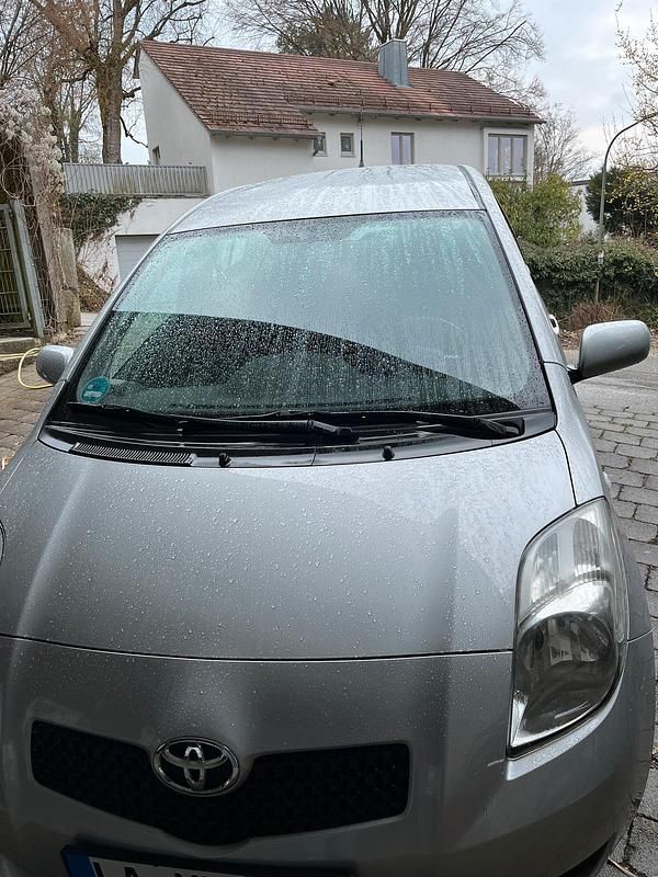 Gebraucht Toyota Yaris 87 PS (63 kW) 2007 Silber Kleinwagen