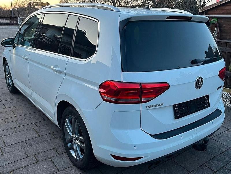 Gebraucht VW Touran Highline 150 PS (110 kW) 2018 Weiß Van / Kleinbus
