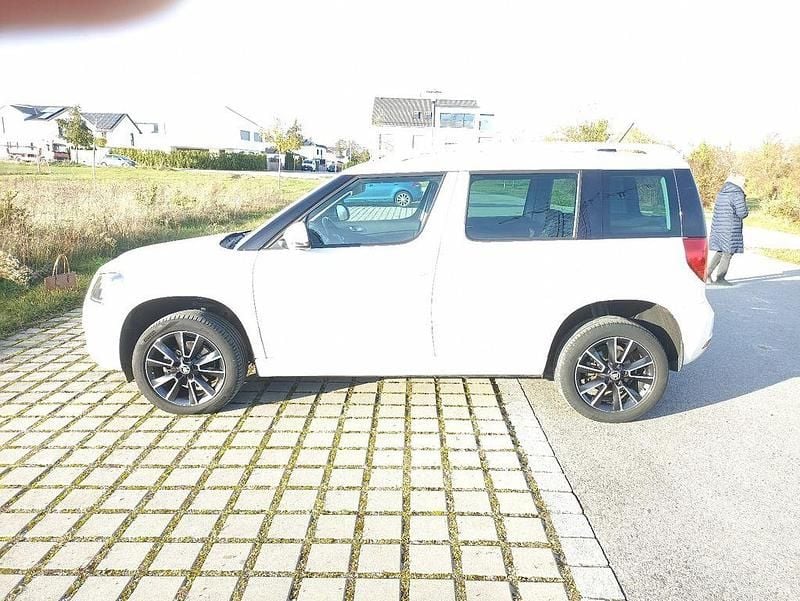 Weiß Gebraucht 2014 Skoda Yeti Elegance SUV | 12.900 € (Etwas zu teuer) - Bild 1/4