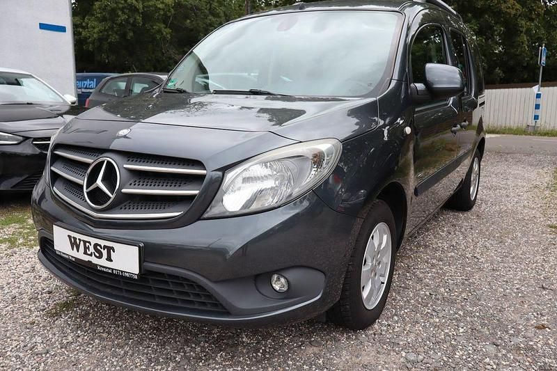 Grau Gebraucht 2016 Mercedes Citan 111 Van / Kleinbus | 8.990 € (Guter Preis) - Bild 1/3