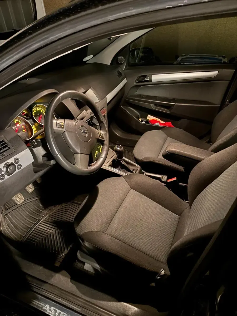 Gebraucht Opel Astra 140 PS (102 kW) 2006 Schwarz Kombi