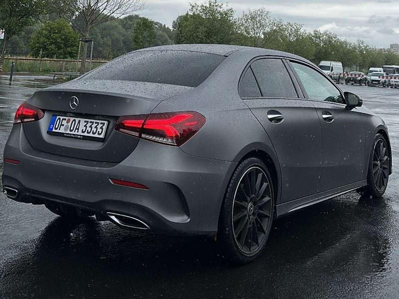 Grau Gebraucht 2019 Mercedes A220 AMG line Limousine | 25.500 € (Etwas zu teuer) - Bild 1/4