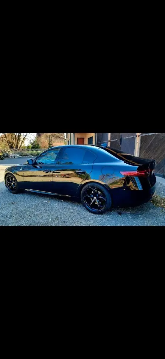 Second-hand Alfa Romeo Giulia 150 CP (110 kW) 2016 Negru Berlinǎ