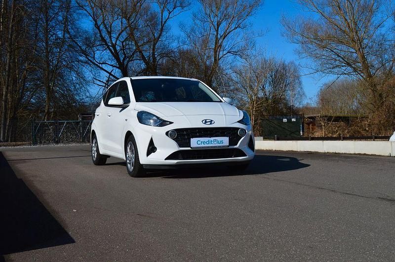 Gebraucht Hyundai i10 Select 67 PS (49 kW) 2020 Weiß Kleinwagen