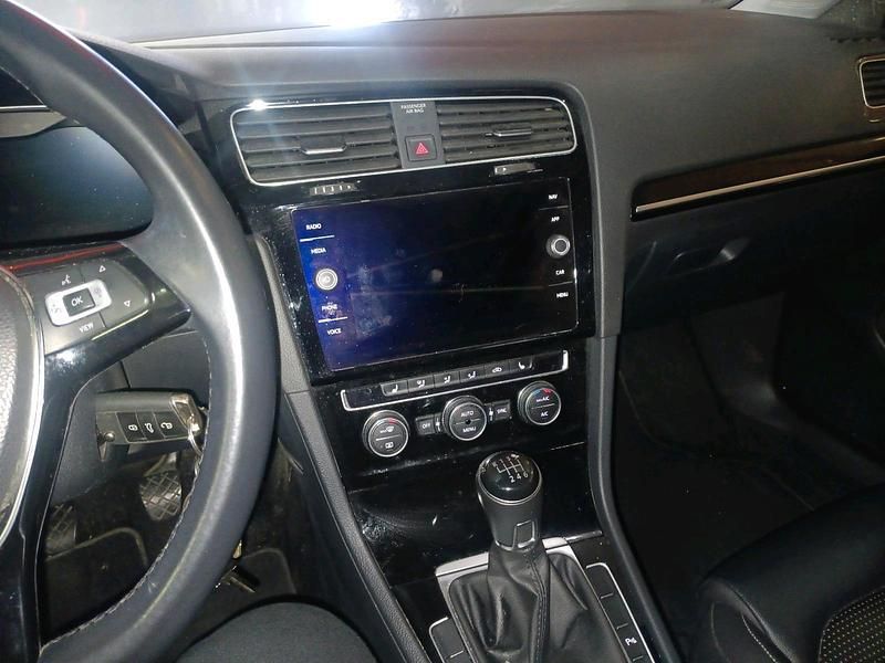 Gebraucht VW Golf VII Highline 150 PS (110 kW) 2020 Grau Limousine