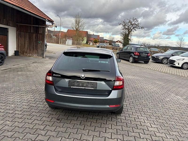 Gebraucht Skoda Rapid 90 PS (66 kW) 2015 Grau Kleinwagen