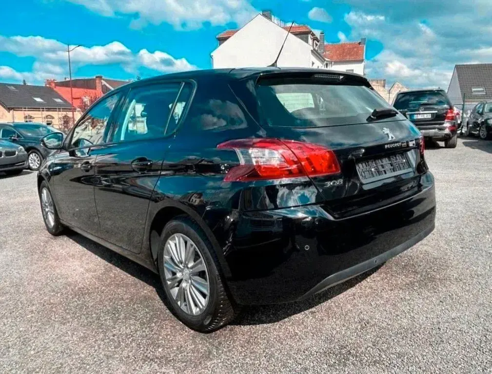 Gebraucht Peugeot 308 Active 131 PS (96 kW) 2021 Schwarz Limousine
