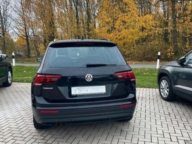 Gebraucht VW Tiguan Active 150 PS (110 kW) 2021 Deep black perl (metallic) SUV