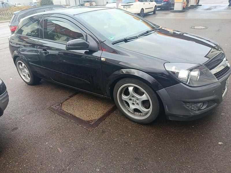 Schwarz Gebraucht 2009 Opel Astra GTC Sport Limousine | 2.500 € (Guter Preis) - Bild 1/3