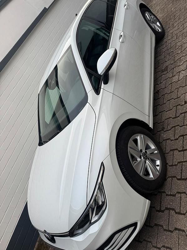 Gebraucht VW Golf VIII 131 PS (96 kW) 2021 Weiß Kleinwagen