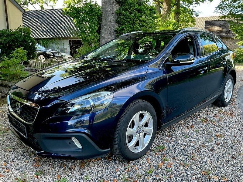 Blau Gebraucht 2016 Volvo V40 CC Momentum Kombi | 9.300 € (Fairer Preis) - Bild 1/4