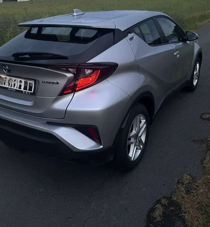 Gebraucht Toyota C-HR 122 PS (89 kW) 2023 Grau SUV