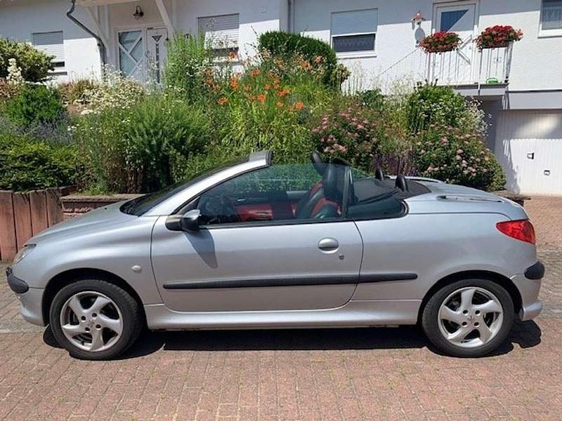 Silber Gebraucht 2002 Peugeot 206 CC Platinum Cabrio | 2.500 € (Fairer Preis) - Bild 1/4