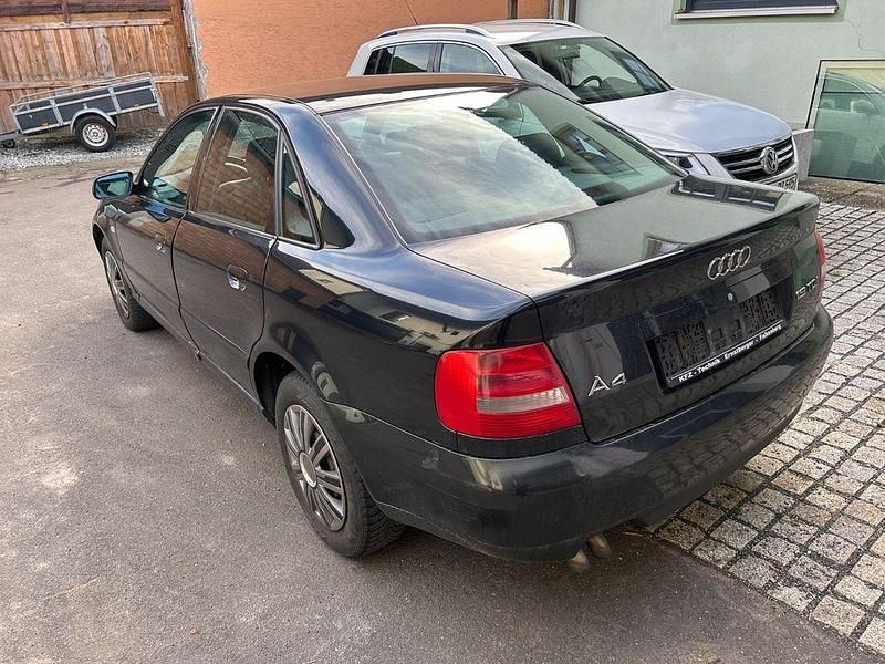 Gebraucht Audi A4 116 PS (85 kW) 2000 Schwarz Limousine