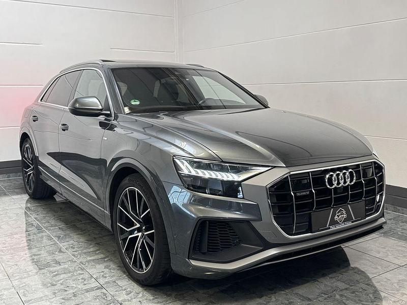 Grau Gebraucht 2019 Audi Q8 Ambiente SUV | 51.990 € (Fairer Preis) - Bild 1/4