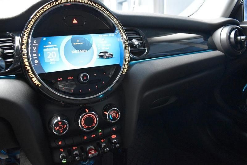 Gebraucht Mini Cooper Classic 136 PS (100 kW) 2021 Schwarz Kleinwagen