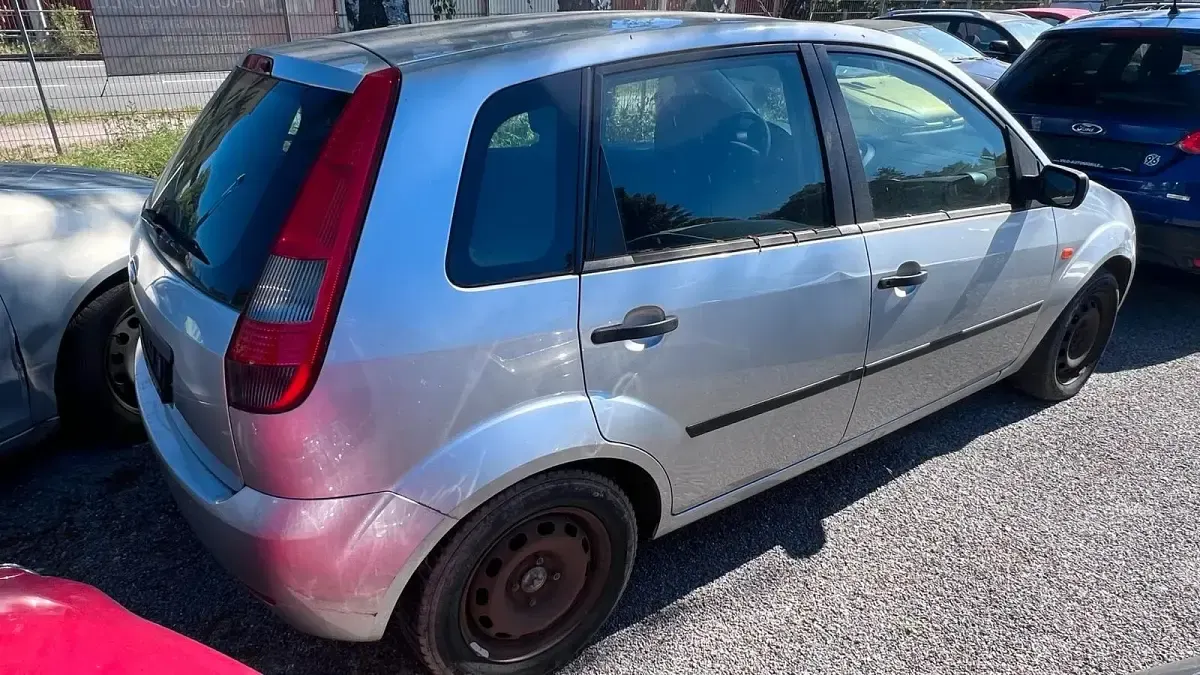 Gebraucht Ford Fiesta 69 PS (50 kW) 2005 Silber Kleinwagen