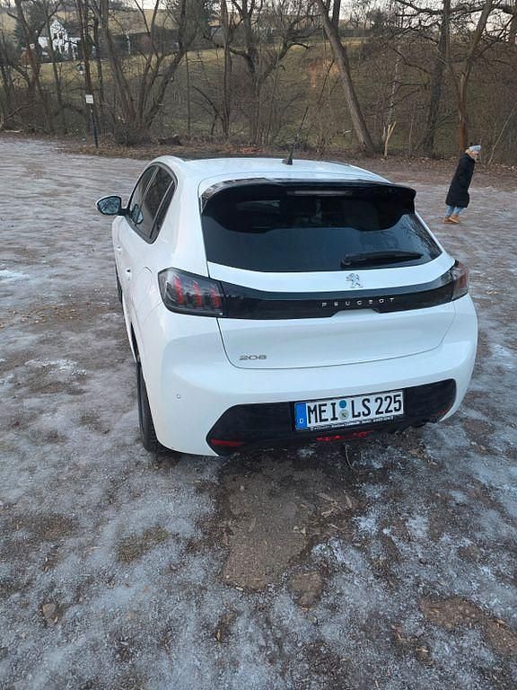 Gebraucht Peugeot 208 101 PS (74 kW) 2020 Weiß Kleinwagen