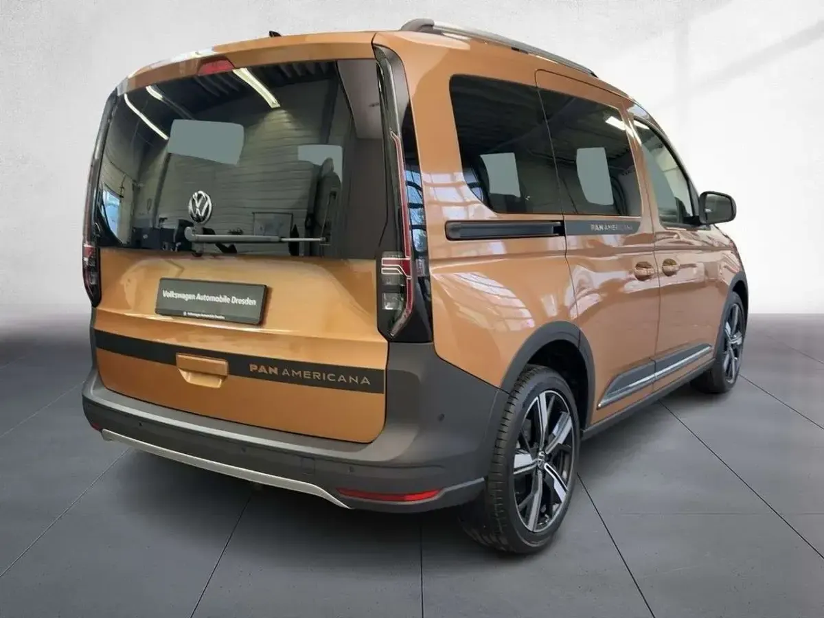 Neu VW Caddy PanAmericana 122 PS (89 kW) 2025 Copper bronze metallic Van / Kleinbus