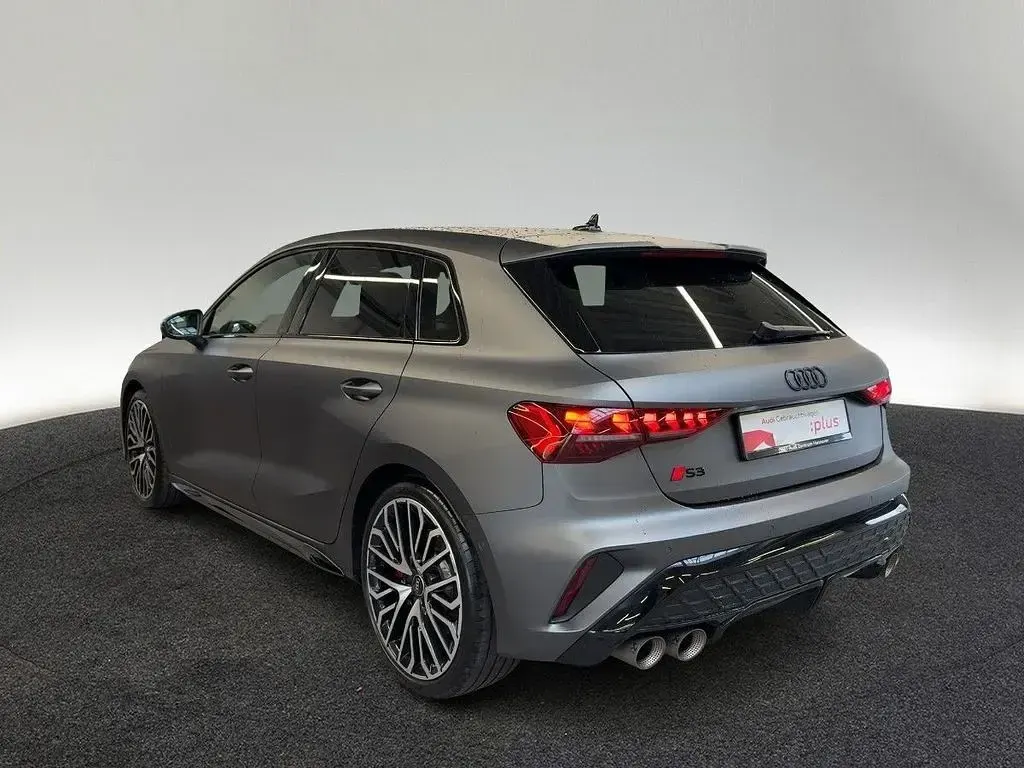 Gebraucht Audi S3 Ambiente 333 PS (244 kW) 2025 Daytonagrau polarmatt Limousine