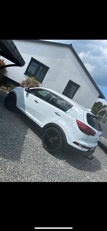 Weiß Gebraucht 2015 Kia Sportage SUV | 14.300 € - Bild 1/4