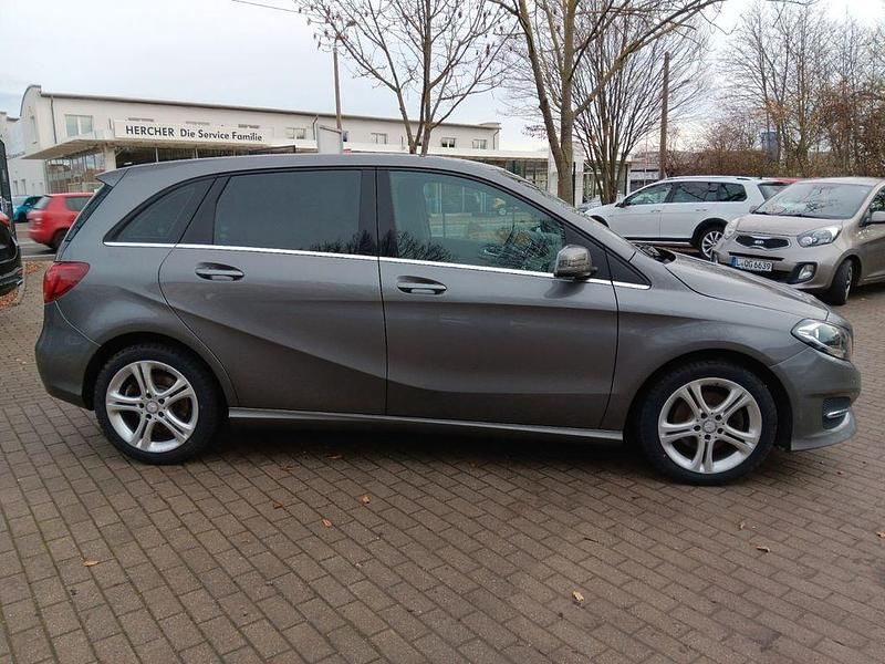 Gebraucht Mercedes B200 136 PS (100 kW) 2016 Mountaingrau  met. Van / Kleinbus